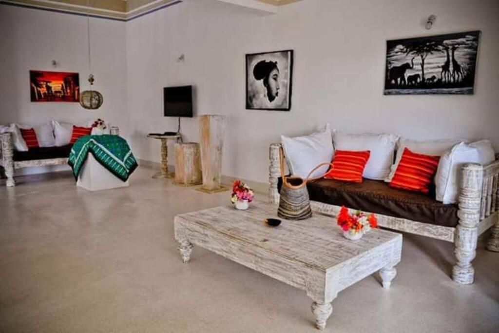 White Villa - Paparemo Beach 瓦塔穆 外观 照片